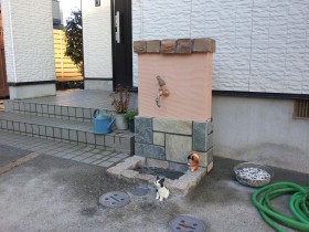 石張と塗り壁 立水栓