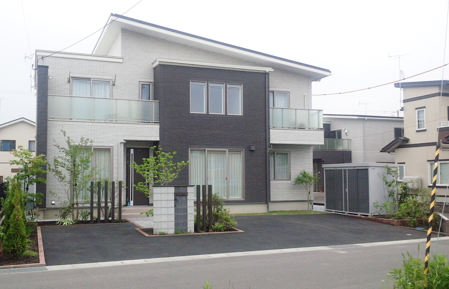 一条工務店のお家に合うスタイリッシュな外構 八戸市i様邸 青森県八戸市のガーデン エクステリア 外構 こうげつえん