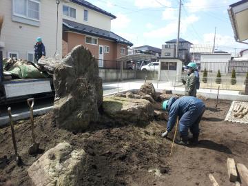 ひさしぶりの石組でした。